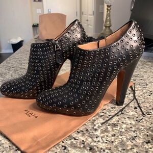 Exquisite! ALAÏA Leather Printed Boots Size: 7.5 | IT 38 MSRP $2,400